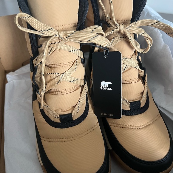 Sorel Tan and Black Winter Boots - Picture 1 of 4